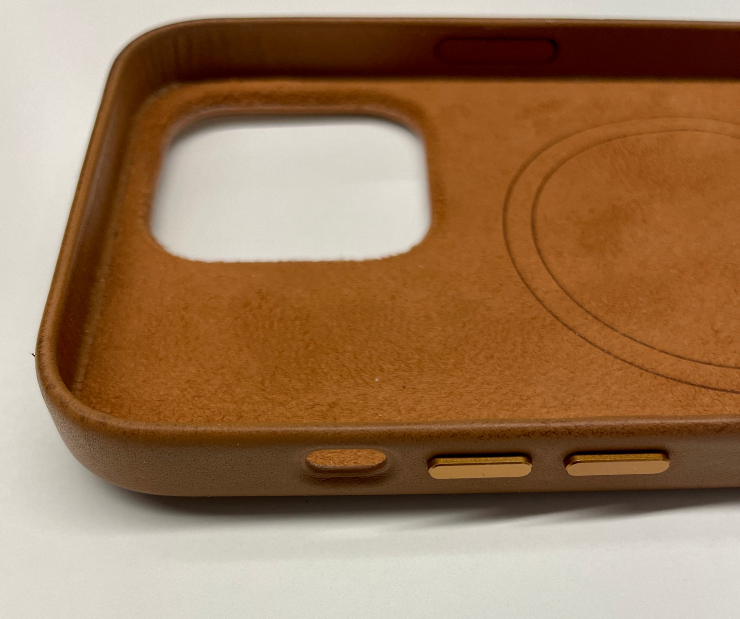 Mujjo Full Leather Case with MagSafe for iPhone 14 Pro Max - Tan - Open Box
